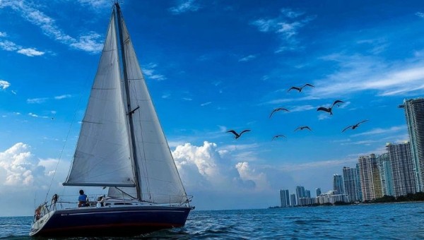 Biscayne Bay Supports Sailing Education in South Florida