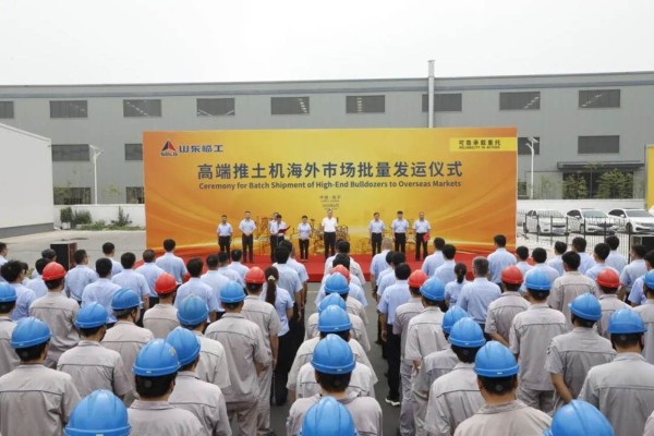 SDLG Commences Batch Shipment of High-End Bulldozers to Global Markets