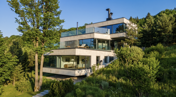 STMK: An Engineering Approach to Contemporary Private Residential Architecture