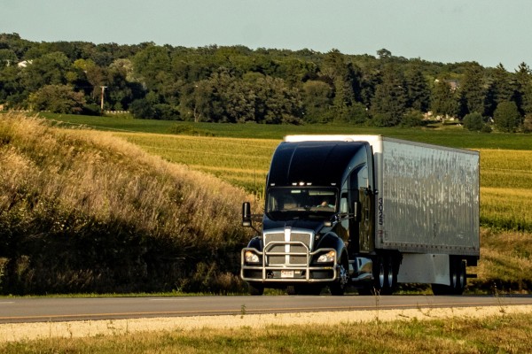 Service One Transportation Modernizes Fleet with Acquisition of Kenworth T680 Trucks